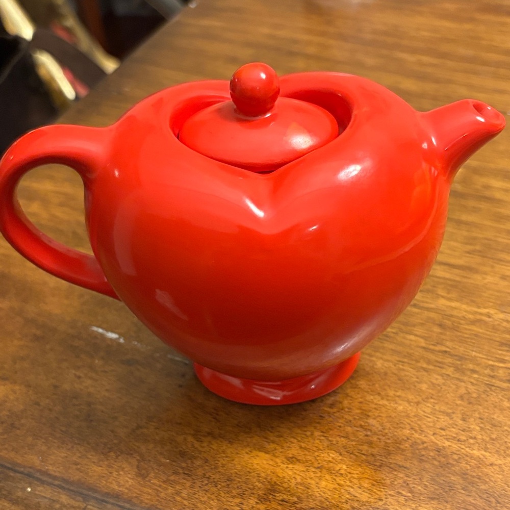 Midwest Imports Kistchy Vintage 2 Cup Heart Shaped Teapot Love ❤️‎